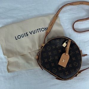 Louis Vuitton Chapeau Purse
